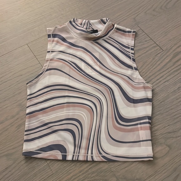 Mesh Marble Print Crop Top - Picture 2 of 6